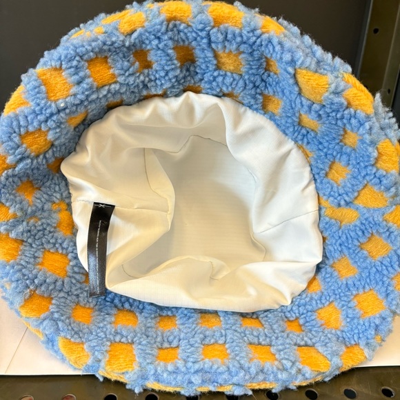 NWOT Urban Outfitters Sherpa Bucket Hat Blue/Yellow Plaid one size - Picture 6 of 7